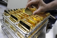 Giá vàng xuống dưới 1.200 USD một ounce